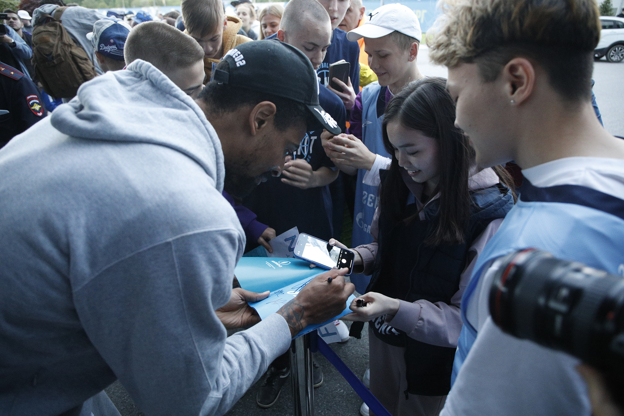 Фанаты воронежа. Факел воронеж фанаты. Фанат встретил. Фанат встретил. Фанат встретил.