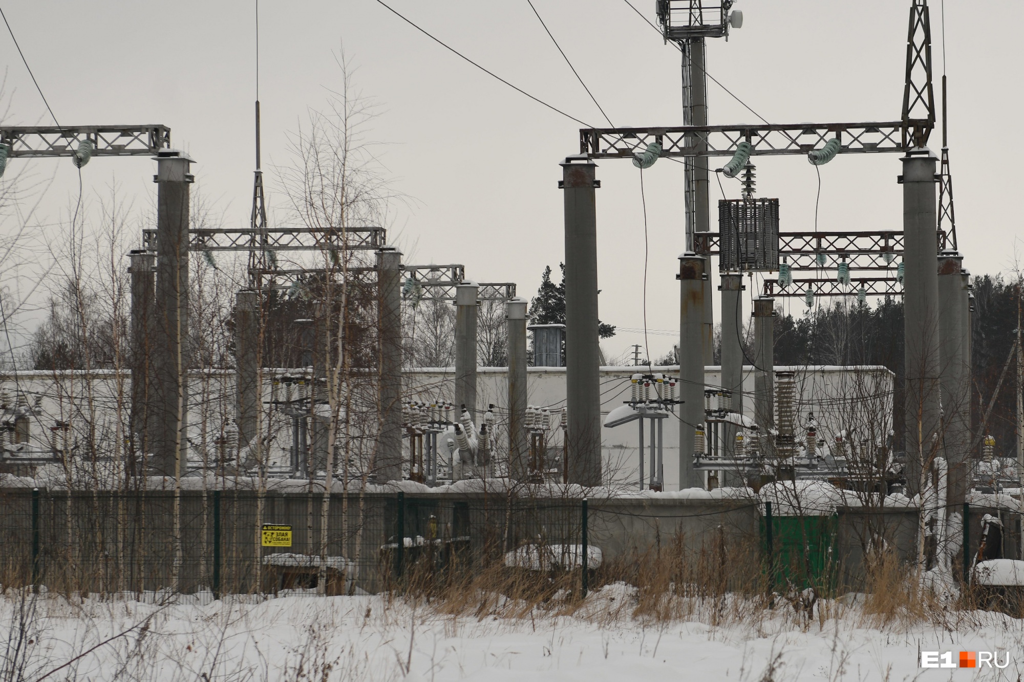 Деревня под Екатеринбургом замерзает из-за монтажников, которые оборвали линию электропередач