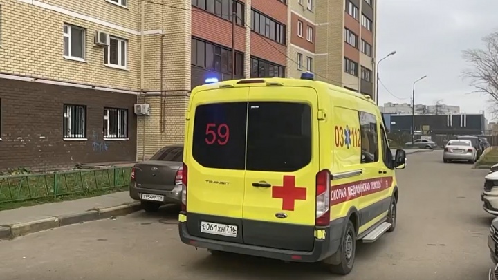 В Казани трехлетний ребенок выпал из окна многоэтажки
