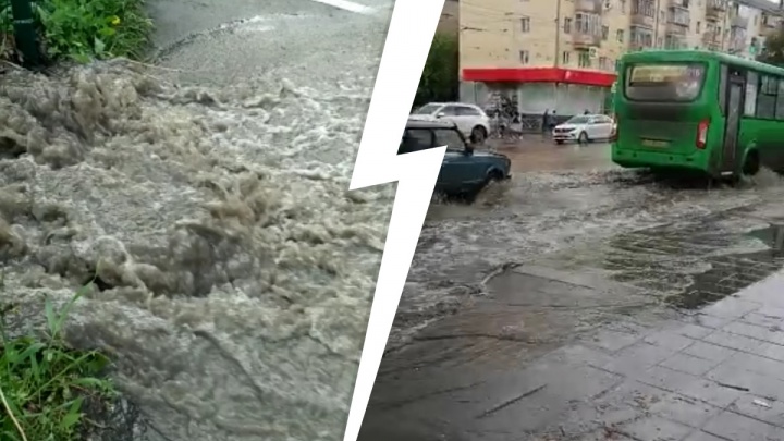 Берегите свою обувь! В Екатеринбурге затапливает улицы и остановки: видео