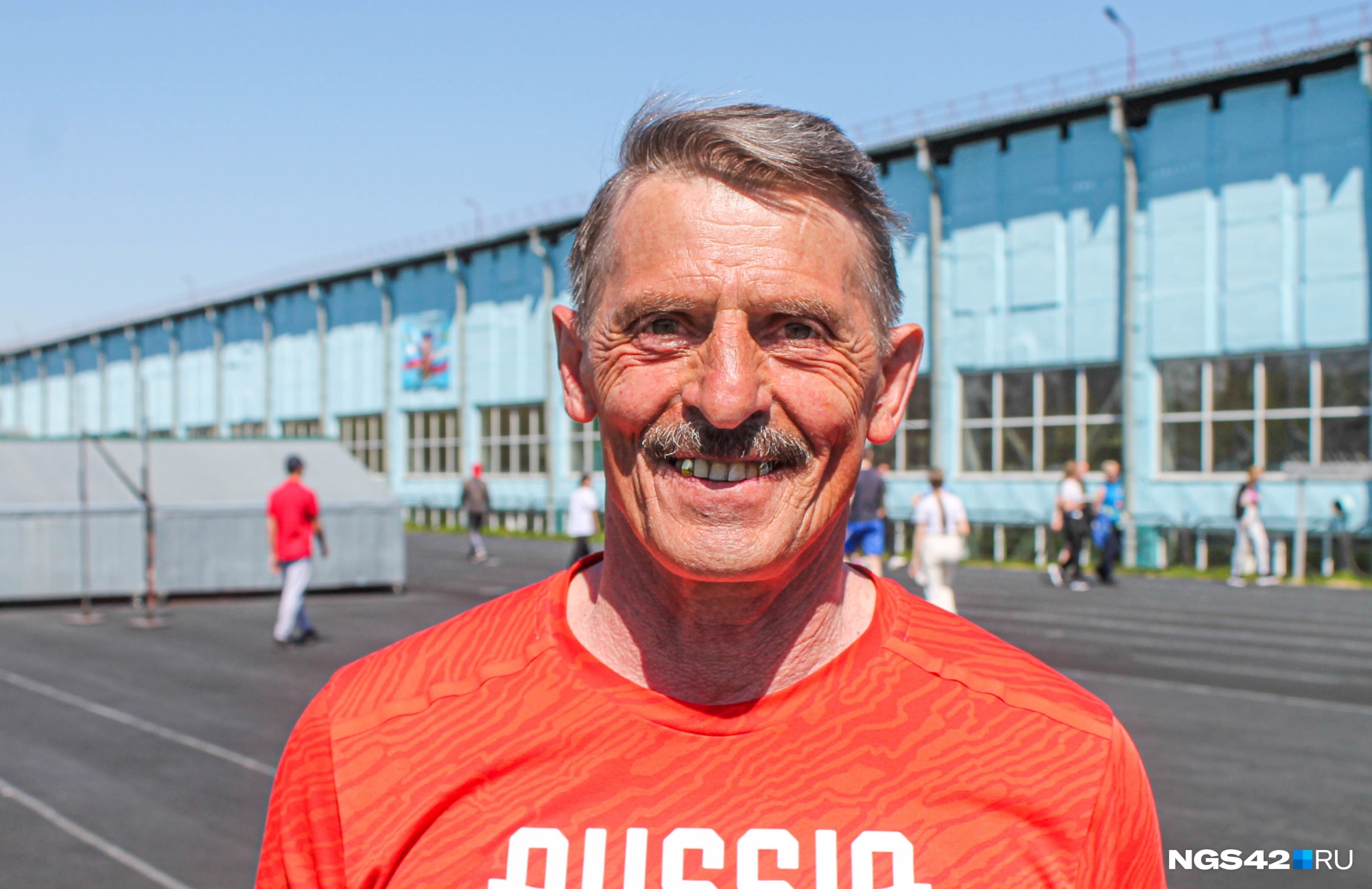 В свои 66 лет Клопов тренируют спасателей и судит их соревнования