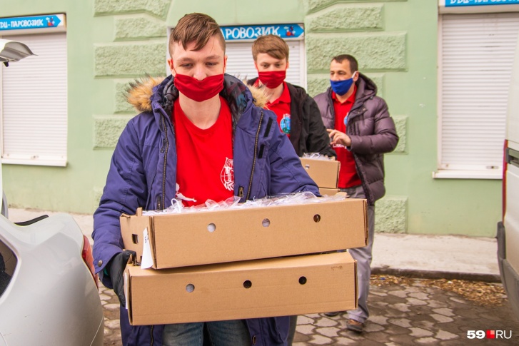 До этого из Перми в Донбасс неоднократно отправляли гуманитарную помощь, сейчас власти просят о волонтерской помощи