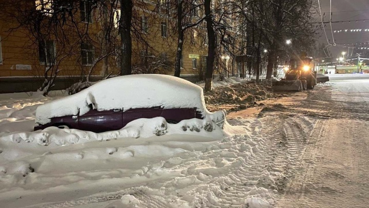 В Ярославле мэр попросил автомобилистов убрать свои машины с городских дорог