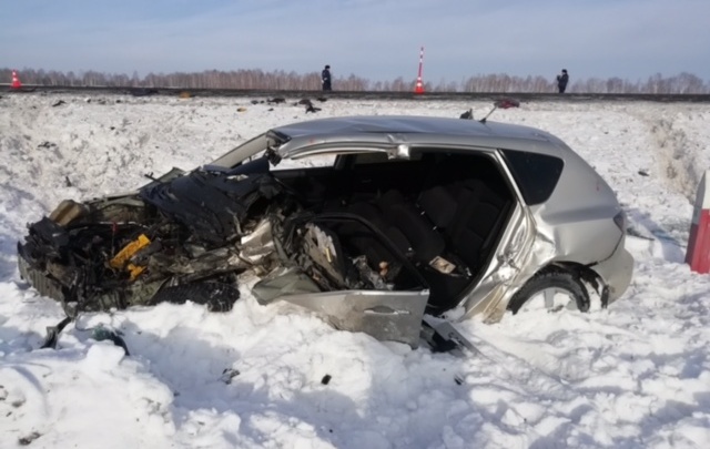 ДТП на трассе Тюмень — Омск: водитель Mazda погиб на месте, пассажирка умерла по дороге в больницу