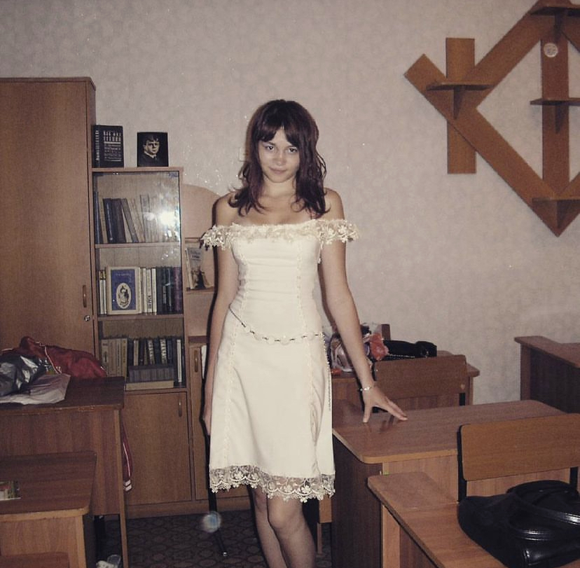 2006 год. Дарья ездила за этим платьем в Екатеринбург, потому что в Челябинске ей ничего не нравилось