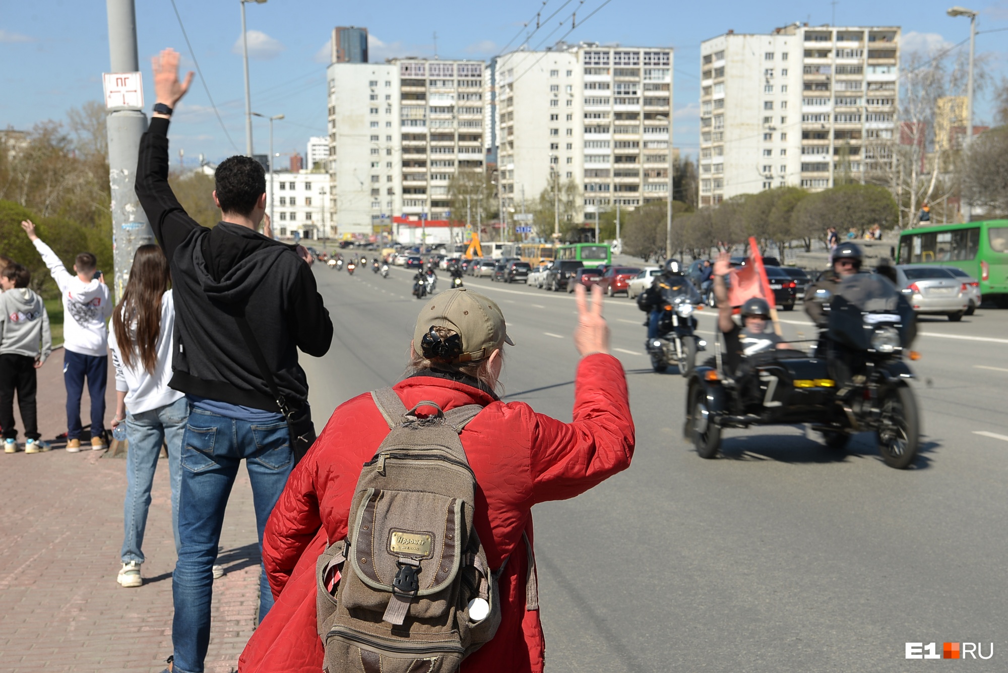 Водители, будьте внимательны: по центру Екатеринбурга проехали сотни мотоциклистов