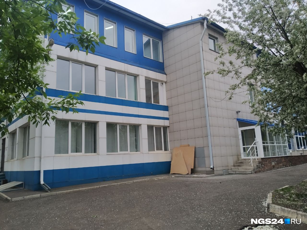 Ранее здесь работал филиала питерского университета Ранее здесь работал филиала питерского университета
