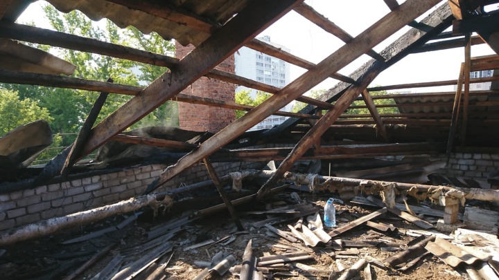В Казани загорелась пятиэтажка. Из нее спаслось 40 человек