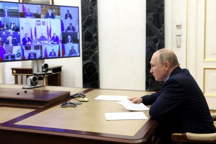 Владимир Путин выслушал доклады глав регионов, где бушуют пожары