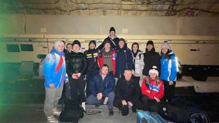 Команду южноуральских конькобежцев в сопровождении спецназа вывезли бортом Минобороны из Казахстана