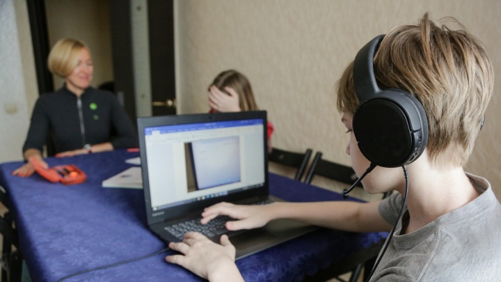Чем занять ребенка летом? Подборка вакансий в Екатеринбурге для подростков (с крутой зарплатой)