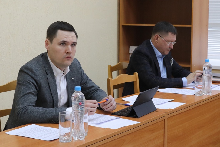 Олег Хмарин шел в мэрию в качестве молодого высококлассного специалиста Олег Хмарин шел в мэрию в качестве молодого высококлассного специалиста