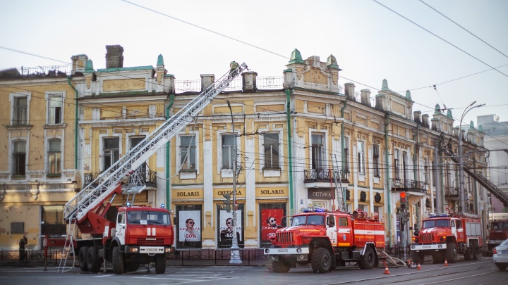Утро после пожара: как выглядит здание ТЮЗа в центре Иркутска, которое горело всю ночь