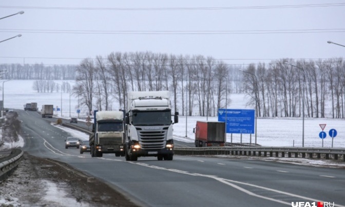 На границе с Башкирией на трассе М-5 ограничили движение для автобусов и грузовиков