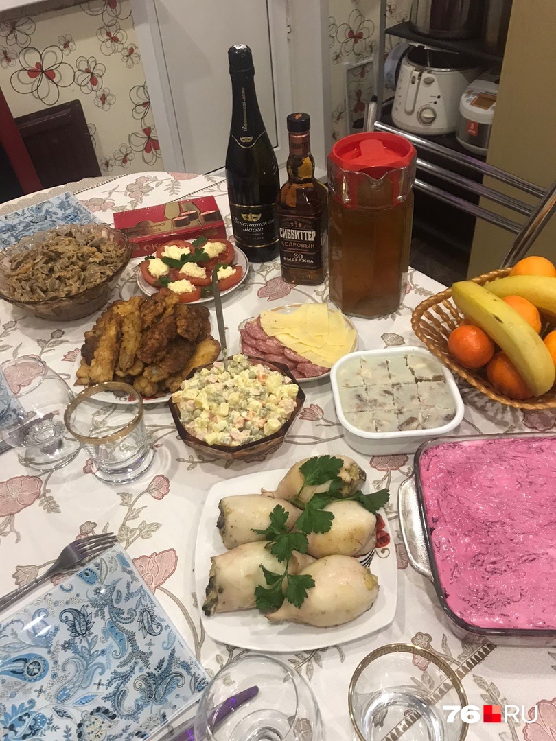 Русские люди привыкли к тому, что в Новый год столы должны быть богаты на вкусную еду Русские люди привыкли к тому, что в Новый год столы должны быть богаты на вкусную еду