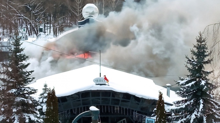 Уничтожено 900 квадратных метров: в МЧС рассказали о пожаре в ярославском клубе