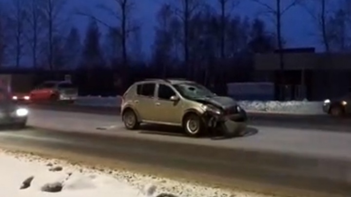 В Челябинске водитель Renault Sandero насмерть сбил пенсионера на пешеходном переходе