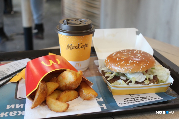 Закусочные «Макдоналдса» продолжат работать в России, но без привычного торгового знака