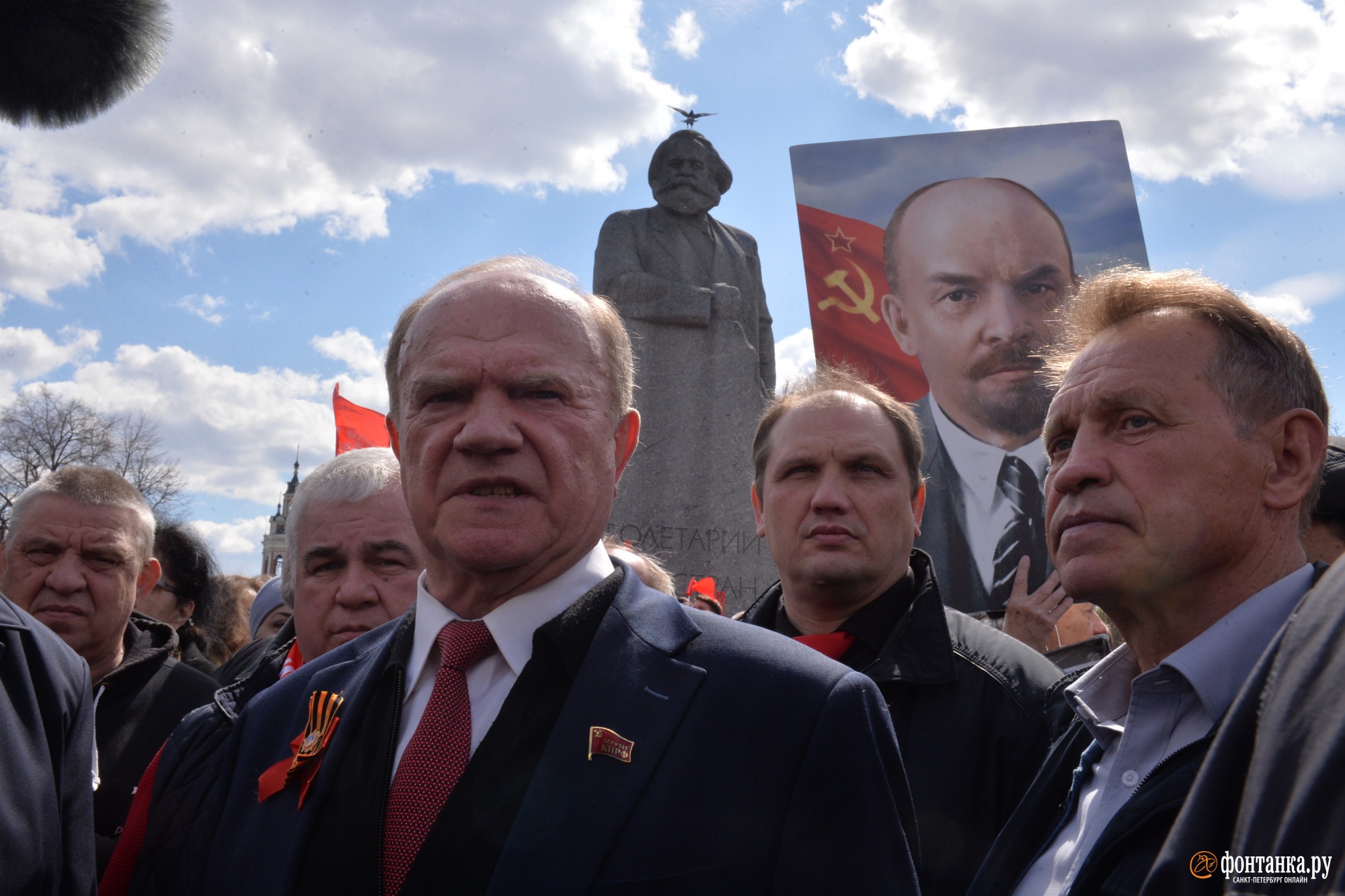 Красный Первомай в Москве. Коммунисты отметили праздник митингом у ног Маркса