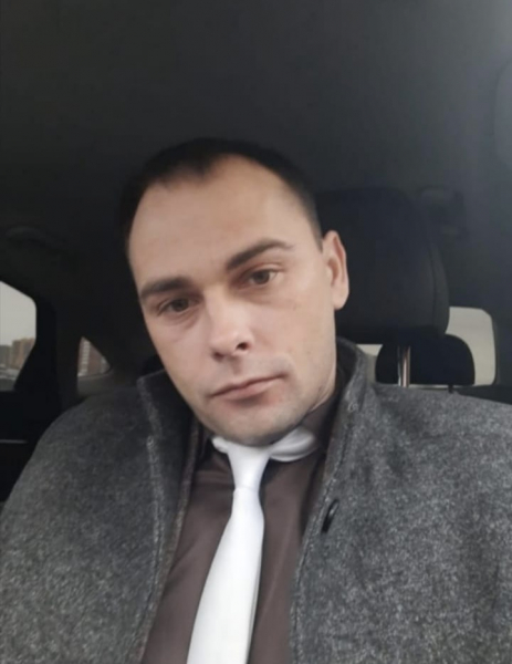 Житель Оренбургской области выдавал себя за сотрудника ФСБ и похищал деньги россиян, его задержали в Усть-Куте Житель Оренбургской области выдавал себя за сотрудника ФСБ и похищал деньги россиян, его задержали в Усть-Куте