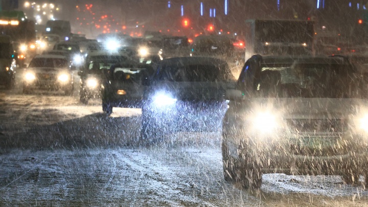 Челябинский автовокзал отменил большинство ночных и утренних междугородних рейсов из-за снегопада