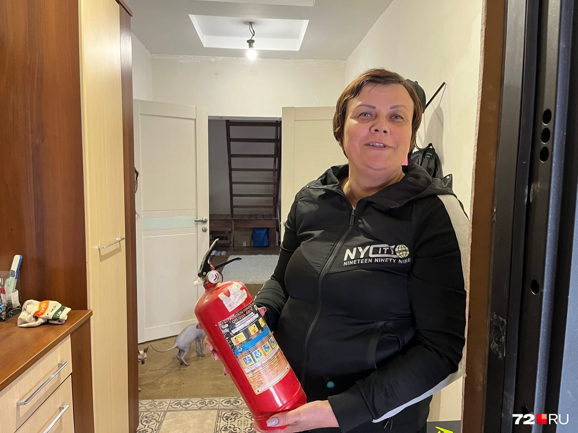 В доме в прошлом году Ирина установила пожарную сигнализацию и купила огнетушитель. С таким арсеналом женщина чувствует себя безопаснее