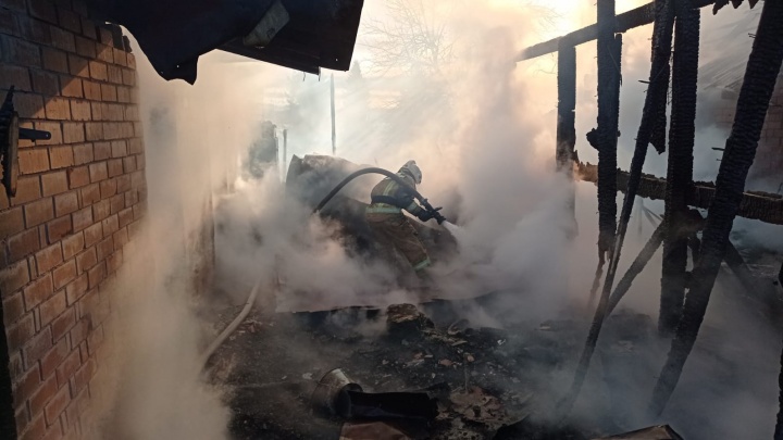 «Огнем отбивался от демонов»: на Химмаше из-за помешательства соседа-алкоголика случился мощный пожар