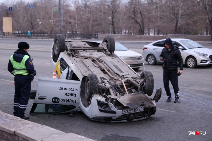 Авария произошла утром в пятницу Авария произошла утром в пятницу