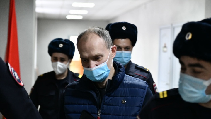 «Нахожусь в подавленном состоянии». В Екатеринбурге начали судить экс-главу городской полиции Игоря Трифонова