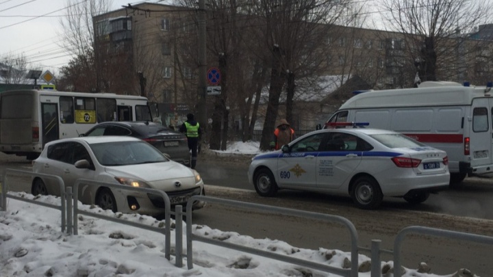 «После эвакуации из школы шла домой»: семья школьницы, сбитой маршрутчиком в Челябинске, разыскивает очевидцев