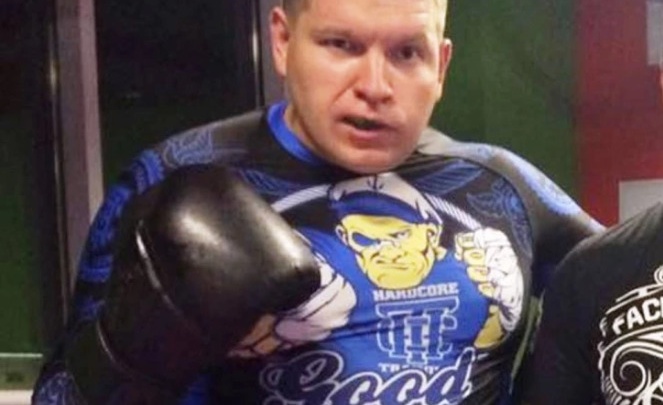 «Гематомы на лице, разбиты губы»: скандально известного бойца без правил обвинили в избиении в центре Екатеринбурга