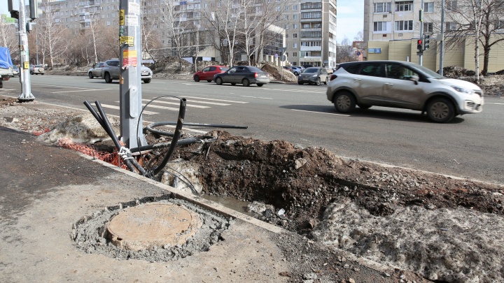 Река из фекалий и тротуары из грязи: смотрим, что стало с Комсомольской в Уфе после зимы