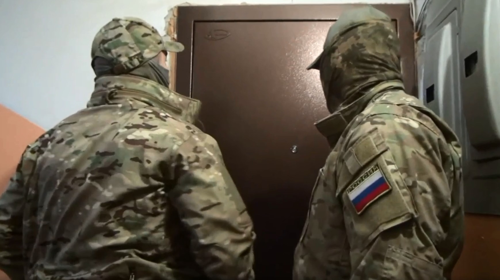 ФСБ устроила спецоперацию в Екатеринбурге. Силовики задержали двух женщин