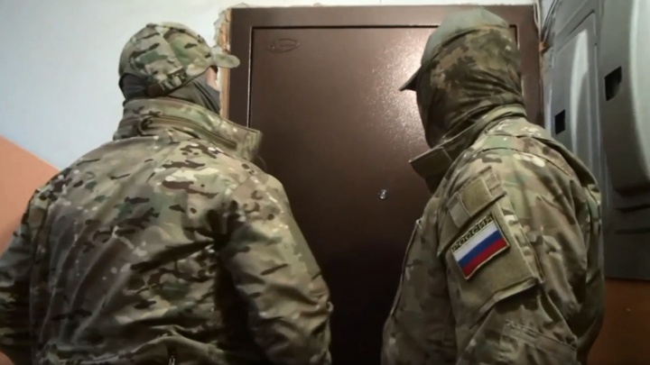 ФСБ устроила спецоперацию в Екатеринбурге. Силовики задержали двух женщин