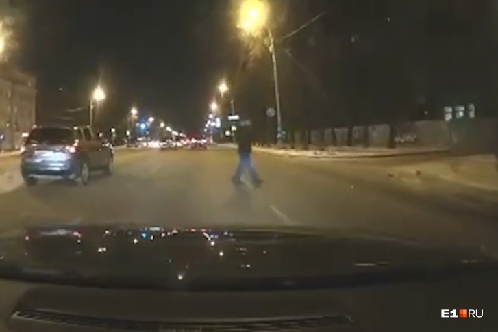 Очевидица предположила, что прохожий был пьян Очевидица предположила, что прохожий был пьян