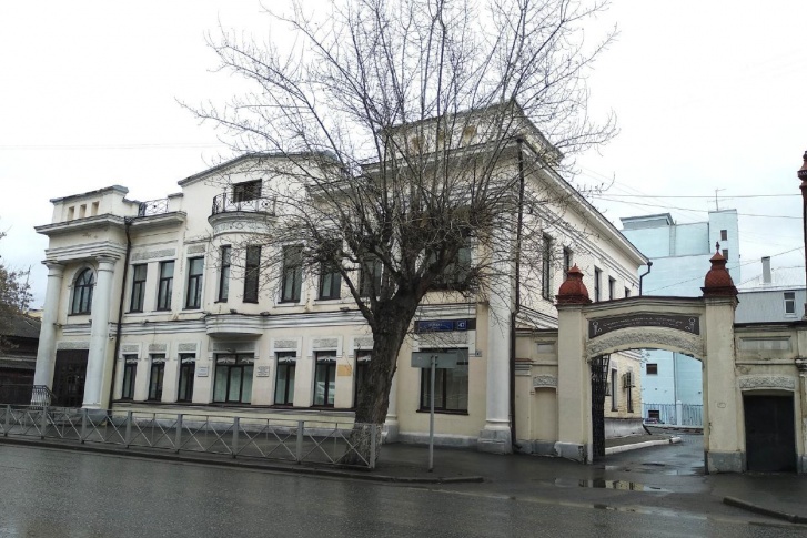 Два дома, два соседа выставлены на продажу Два дома, два соседа выставлены на продажу
