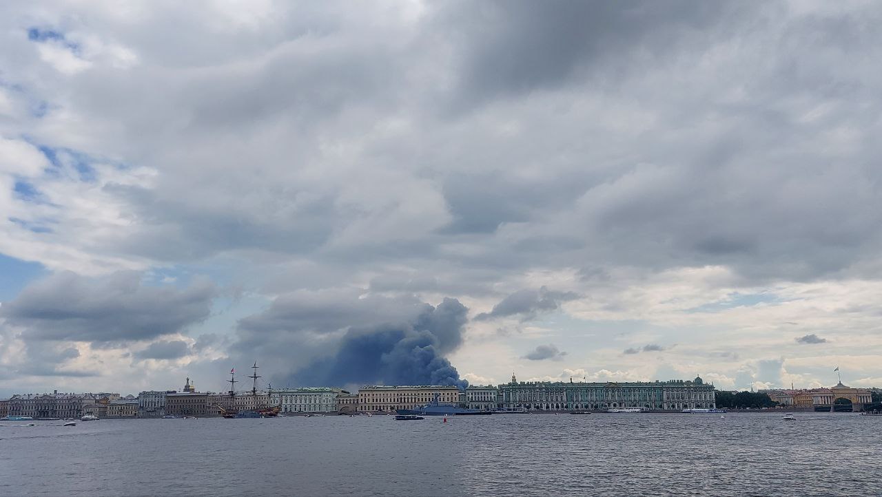 Ранг пожара на Днепропетровской повышали до третьего. Очевидцы говорят о  пострадавшей | 25.07.2022 | Санкт-Петербург - БезФормата