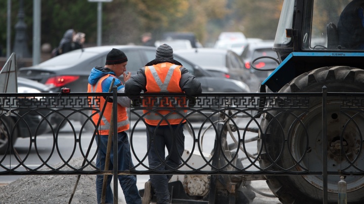 «Это наша болезнь». Кто занимается ямочным ремонтом в Ростове и почему рушится асфальт