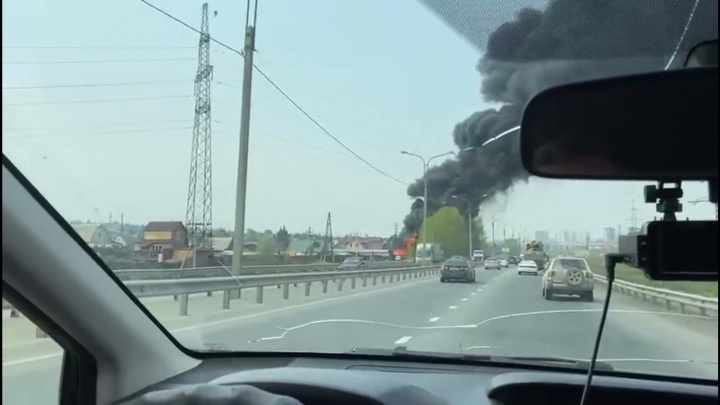 Газовый баллон взорвался в частном доме в иркутском Ново-Ленино, возник пожар