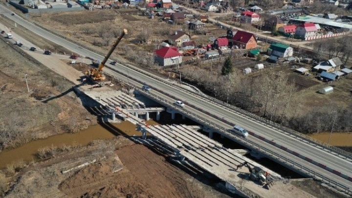 Под Пермью начали демонтировать мост через Мулянку. Фото