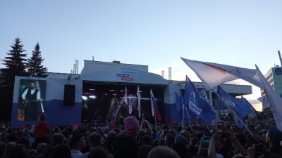 «Начали петь "Есаул", потом вспомнили, что это Газманов». Как прошел митинг-концерт «Любэ» в Красноярске
