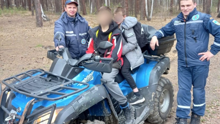 В Челябинской области спасатели нашли двоих детей, отставших от туристической группы в лесу