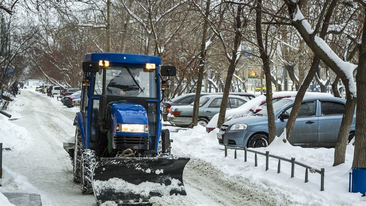 Мэрия Сургута проверяет договоры управляющих компаний с жильцами по уборке снега во дворах