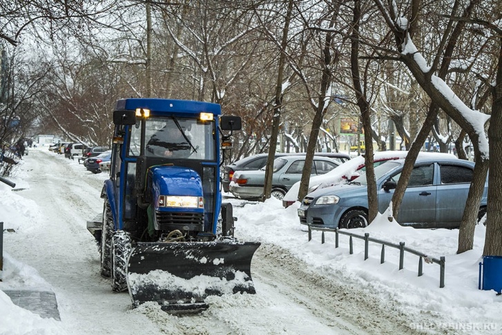 В администрацию Сургута стали поступать жалобы на уборку снега во дворах
