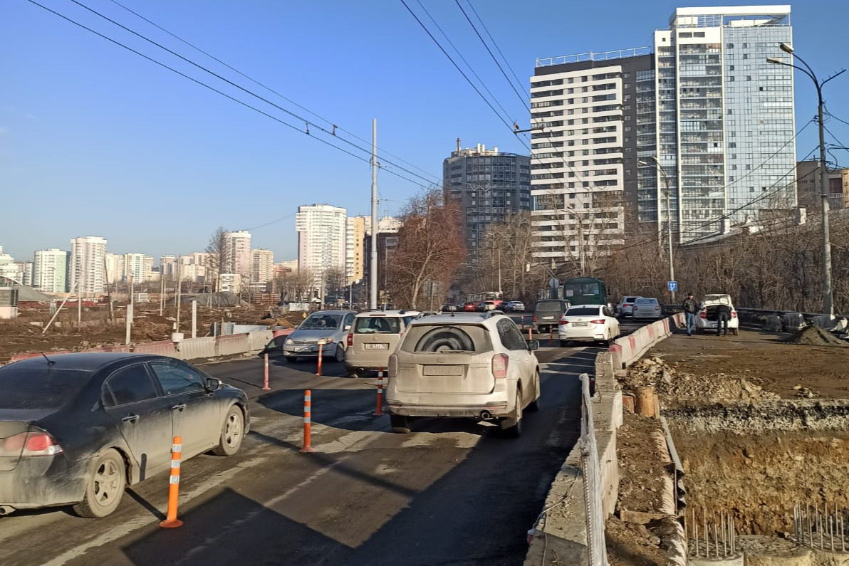 Пробок станет меньше! В Екатеринбурге срочно расширили дорогу на Щербакова, ведущую в центр