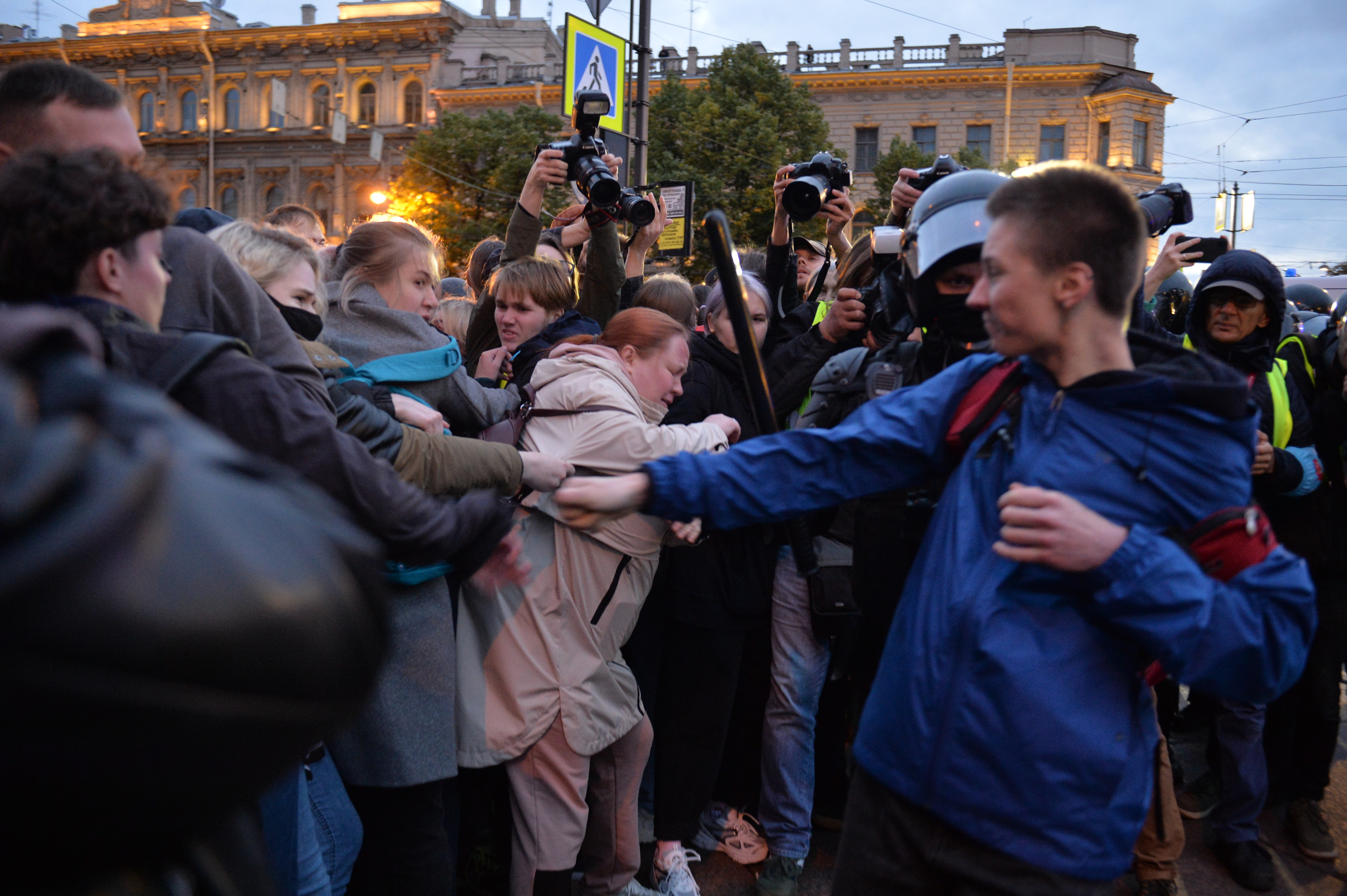 Последние новости дня в москве. Митинг в Санкт Петербурге. Митинги в Санкт-Петербурге сейчас. Мобилизация в России протесты. Массовые протесты в России.