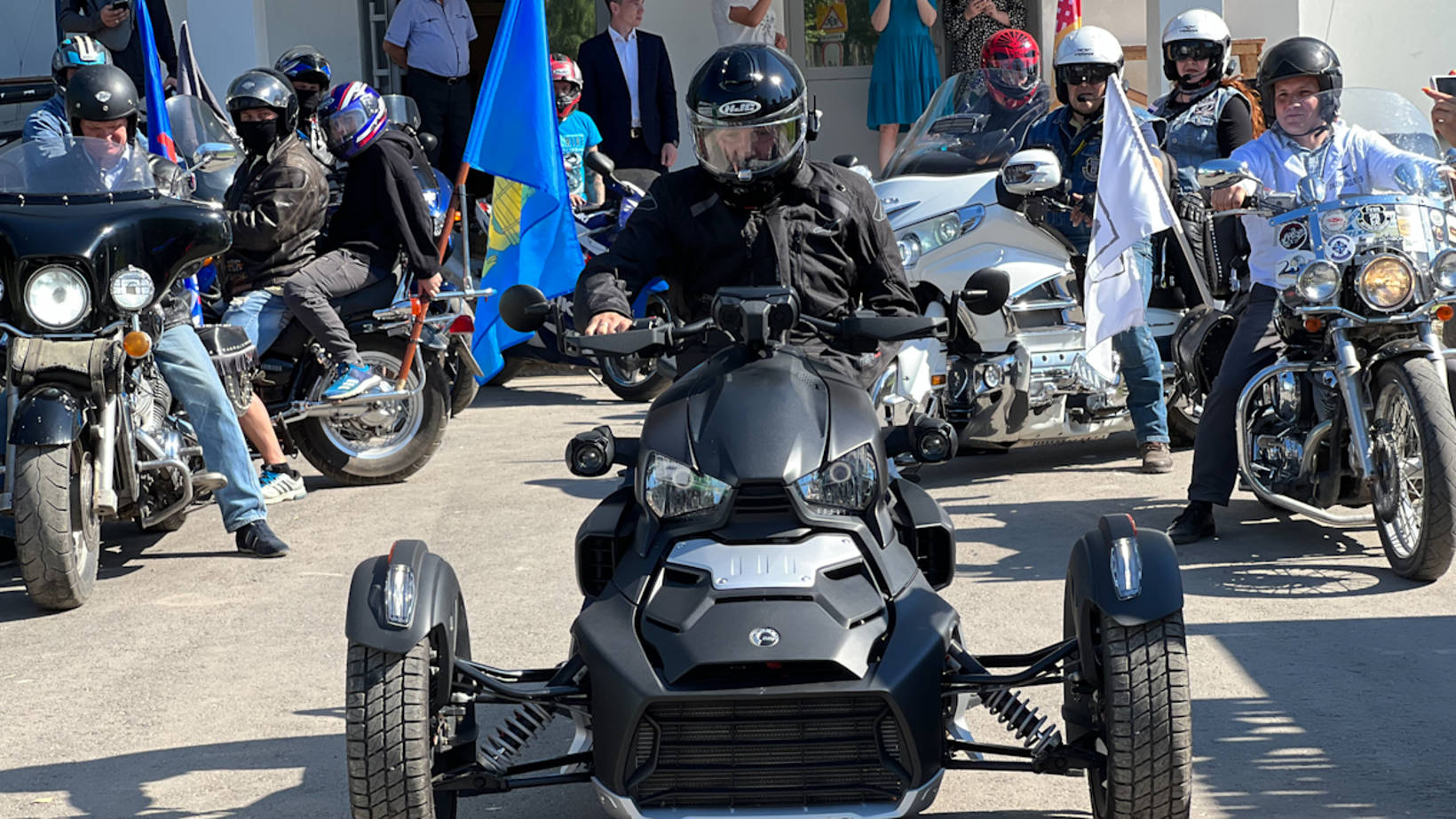 Кстати, в 2021 году Цыбульский приобрел мотоцикл Honda CMX 1100D — это <a href="https://29.ru/text/politics/2022/05/22/71349863/" class="_" target="_blank">указано</a> в его декларации о доходах