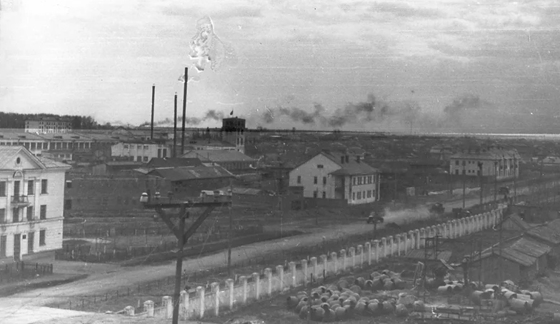 В конце 1941 года завод выпустил первую военную продукцию: мины и минометы