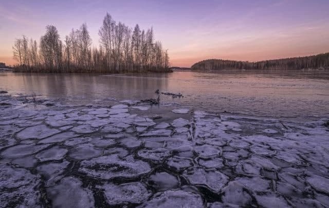 Блинчатый лед: на Урале обнаружили редкое, но очень красивое природное явление