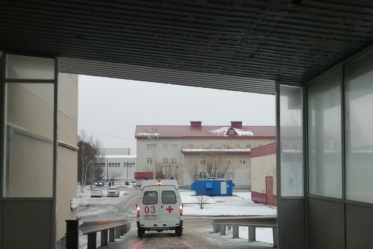 В травмбольницу пациентов чаще всего привозит скорая В травмбольницу пациентов чаще всего привозит скорая